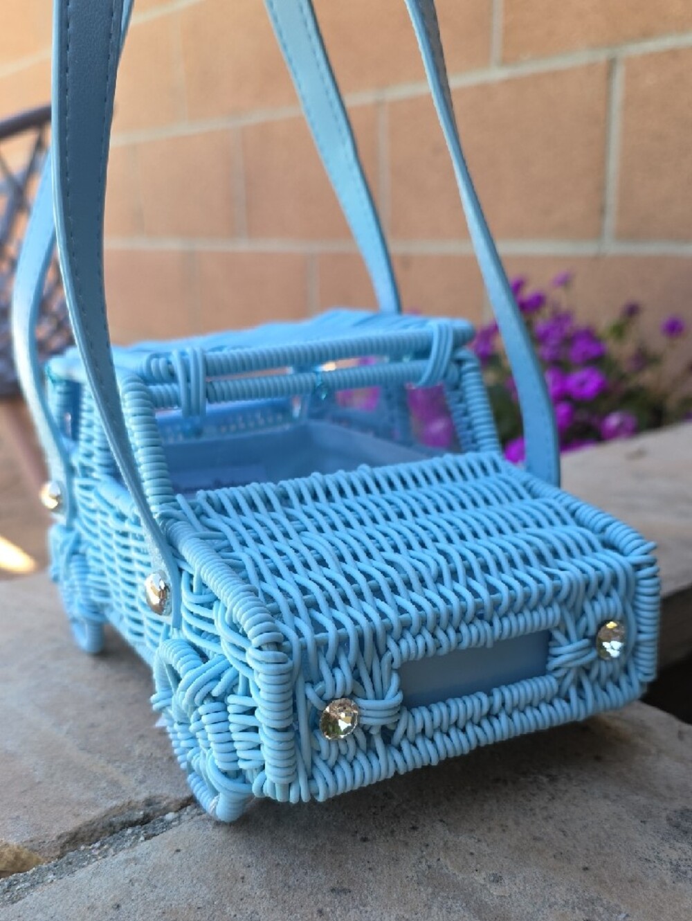 Viral Tommy Bahama Baby Blue Wicker Jeep Handbag....🚙 beep beep!! 😍 - Picture 2 of 6